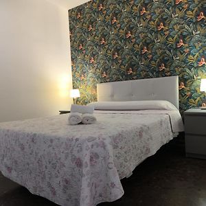 Center Sevilla Magdalena Premium, Free Parking